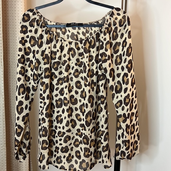 Blouse leopard print size M/L lightweight HKR Collections - Picture 2 of 9